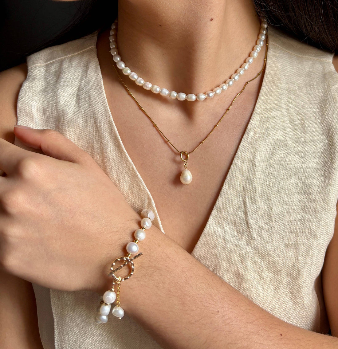 Elegant Freshwater Pearl Bracelet with Gold-Plated Clasp